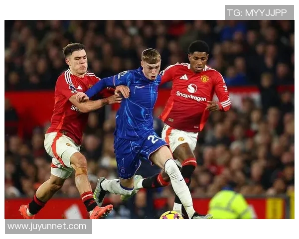 曼联与伯顿的对决究竟谁能笑到最后胜负悬念引人关注