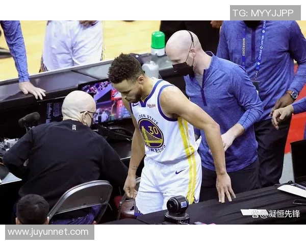 雷霆与勇士2015至2016赛季对决回顾及精彩瞬间分析